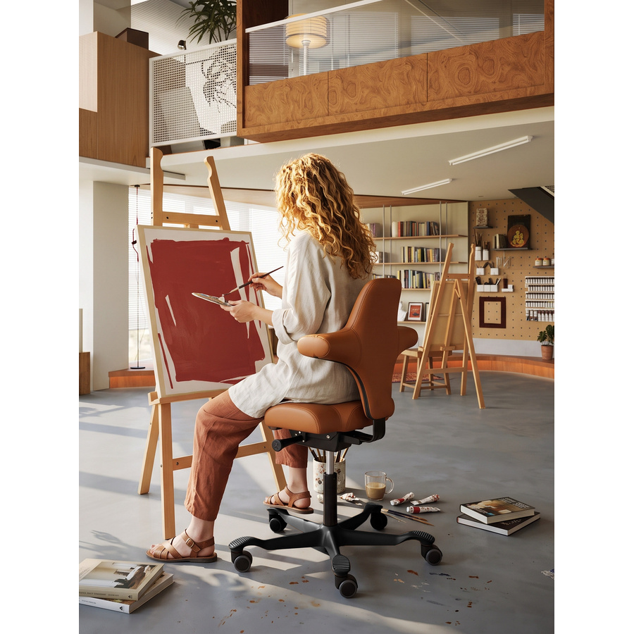 Bunise Arco leather executive chair with a wraparound backrest and contoured seat